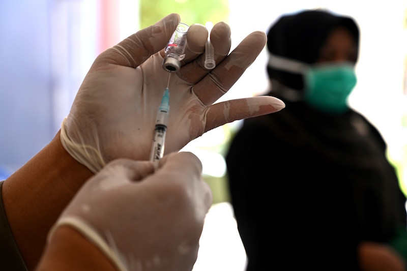 رصيف الصحافة: هل يلجأ المغرب إلى إجبارية تعميم الجرعة الثالثة من اللقاح؟