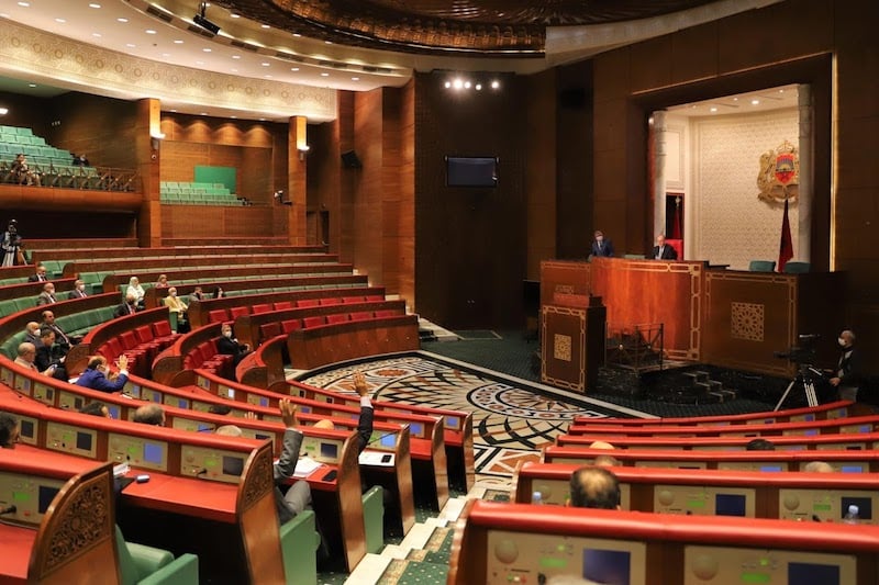 توفر الأغلبية الحكومية في مجلس المستشارين يسائل تسريع مسطرة التشريع