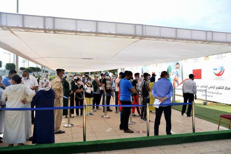 حيازة وثيقة "جواز التلقيح" تجلب إقبالا كبيرا للمغاربة على مراكز التطعيم