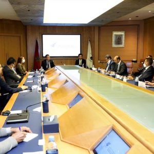 الحكومة تتجاوب مع "مقاولات المغرب" وتوضح إجراءات تنزيل جواز التلقيح