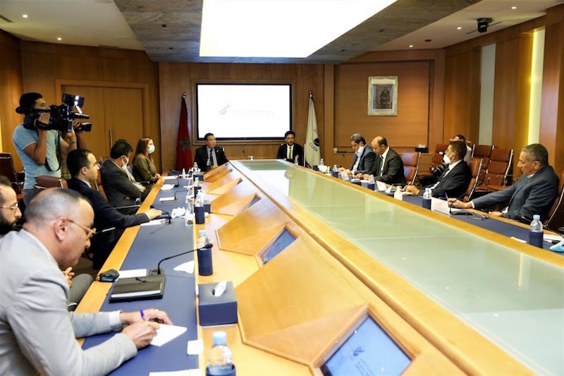 الحكومة تتجاوب مع "مقاولات المغرب" وتوضح إجراءات تنزيل جواز التلقيح