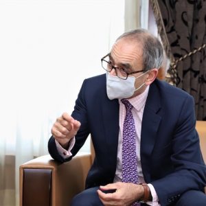 السفير البريطاني يأمل توسيع الشراكة مع المغرب إلى اتفاقية للتبادل الحر