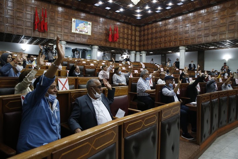 مجالس البيضاء تربك منتخبين بدورات متزامنة