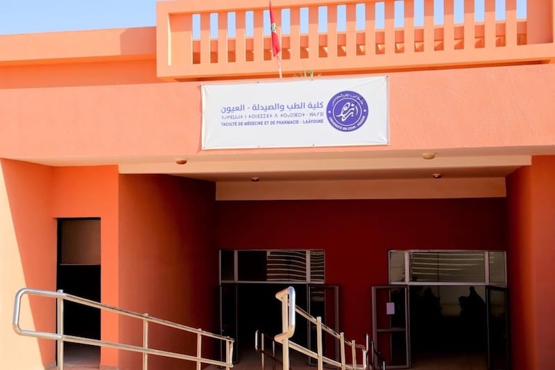 وفد سويسري يواكب الكلية الجديدة للطب بالعيون