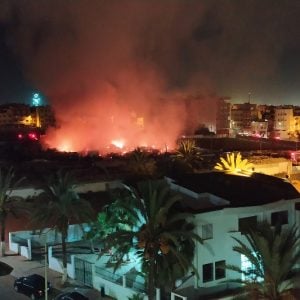 حريق مهول يندلع في سوق تابريكت بمدينة سلا