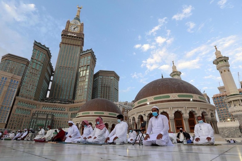السعودية تصرح للملقحين بالعمرة ودخول الحرمين