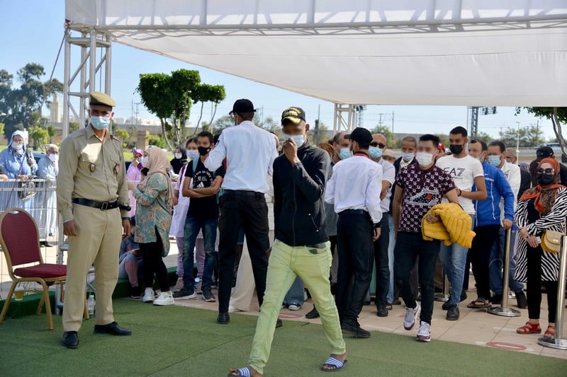 الخوف من السلالة الجديدة "أوميكرون" يجدد إقبال المغاربة على مراكز التلقيح‬