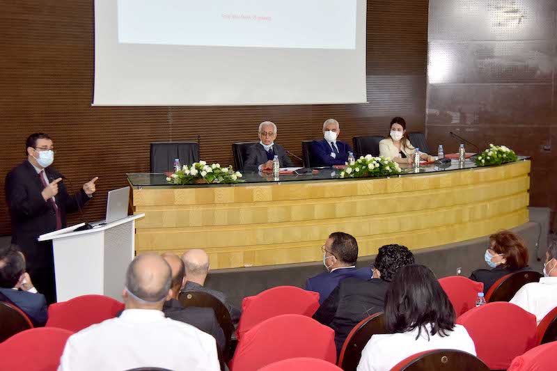 "اللجنة العلمية" تجيب عن "أسئلة كورونا" وترفض تهويل الآثار الجانبية للتلقيح