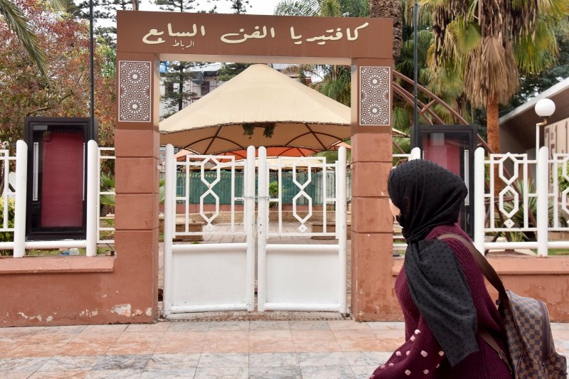 مسيّر "مقهى الفن السابع" في الرباط يرحب بالهدم من أجل مشروع ملكي
