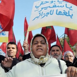 المغاربة ضحايا الطرد التعسفي من الجزائر يفضحون انتهاكات نظام العسكر