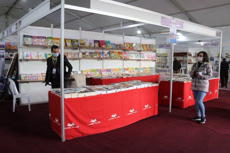 إقبال مكثف على معرض الكتاب في مدينة خنيفرة