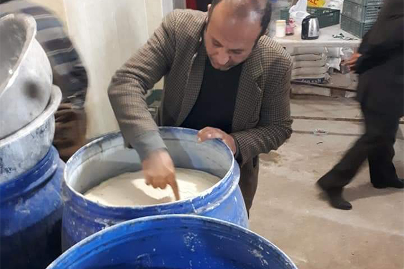 جبن  مغشوش بالطلاء يهز مصر