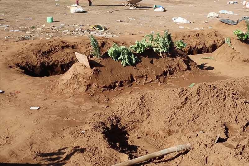 جثث أفراد أسرة نيجيرية تنتظر الدفن