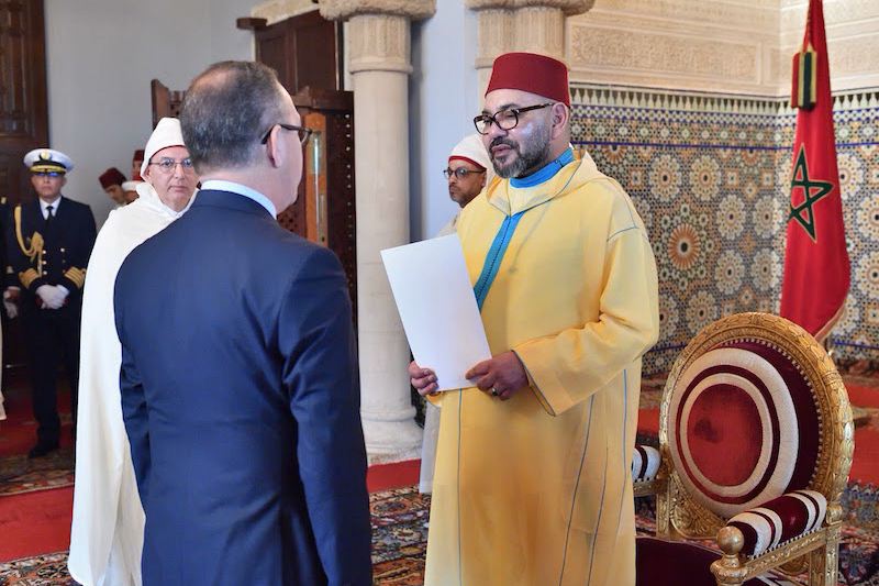 سفراء أجانب "ينعزلون" في انتظار الاستقبال الملكي