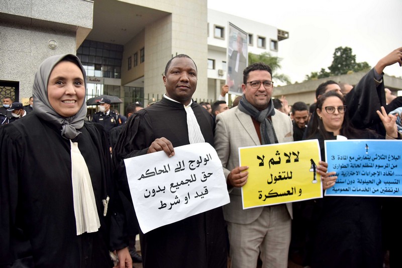 عبد النباوي والداكي يقنعان المحامين بإنهاء احتجاجات "الجواز الصحي"