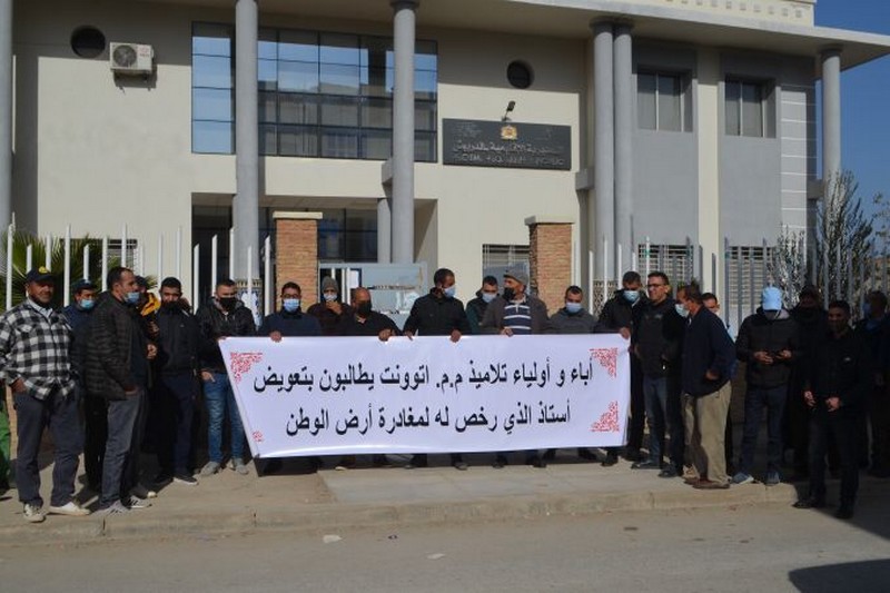 آباء يستنكرون غياب أستاذ بمدرسة بالدريوش