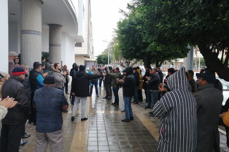 سحب رخصة يغضب مهنيي "طاكسيات الناظور"