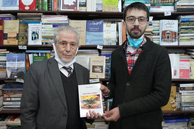 دينية يوقع "خواطر دبلوماسية" .. تجربة عتيدة تعلم الأجيال الجديدة