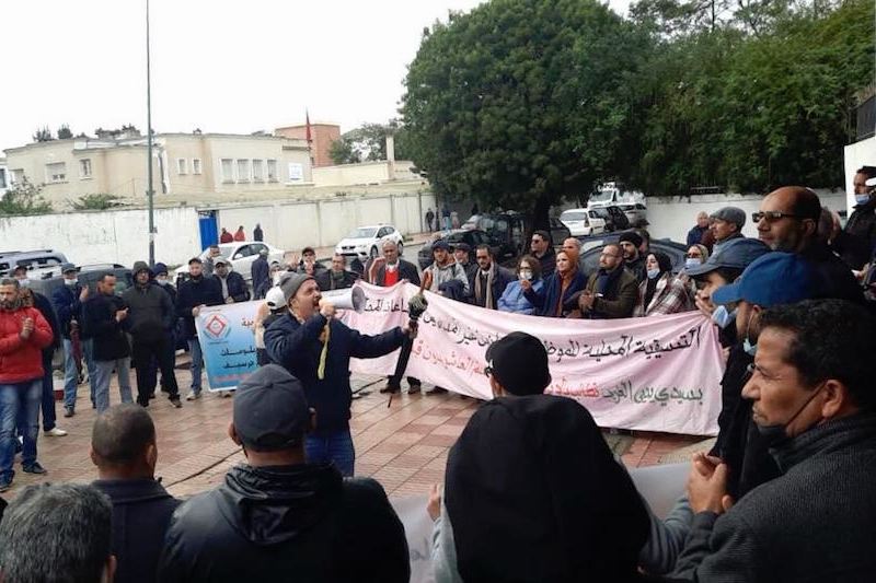 الموظفون الجماعيون حملة الشهادات يحتجون لتسوية الوضعية الإدارية