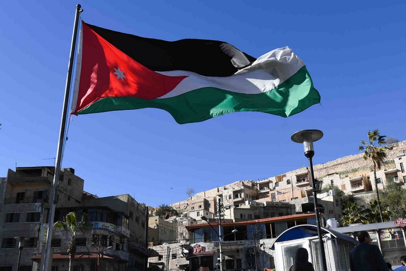 الأردن يشدد إجراءات الوقاية من الجائحة