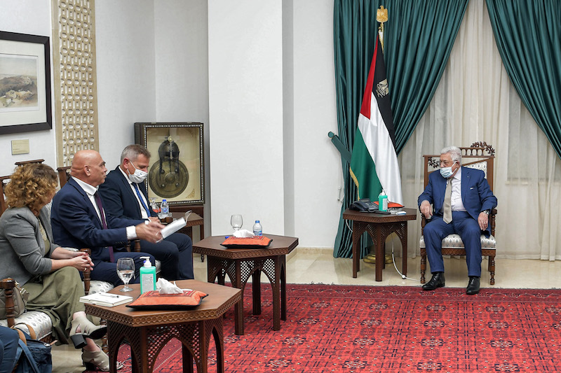 رئيس فلسطين يعزي نظيره الإسرائيلي