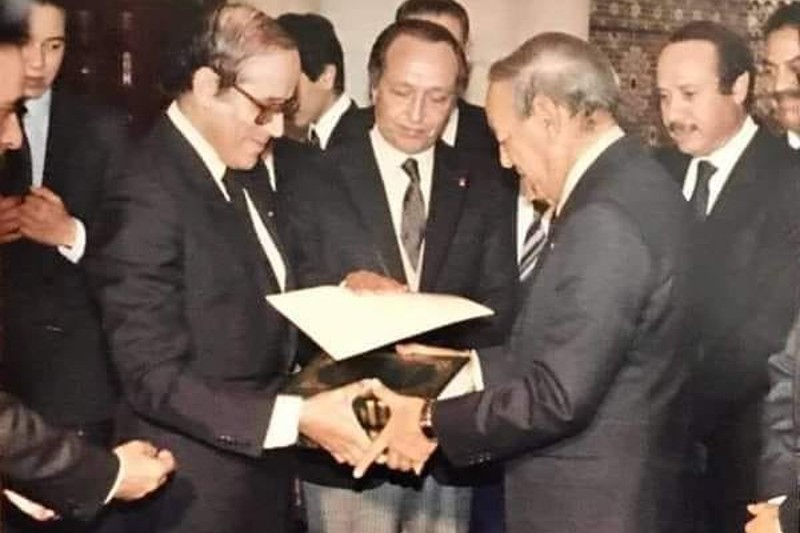 الملك يواسي أسرة محمد حدو الشيكر