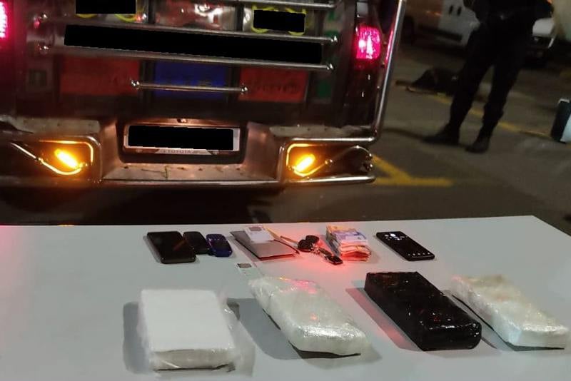 حجز ممنوعات داخل سيارة لنقل البضائع