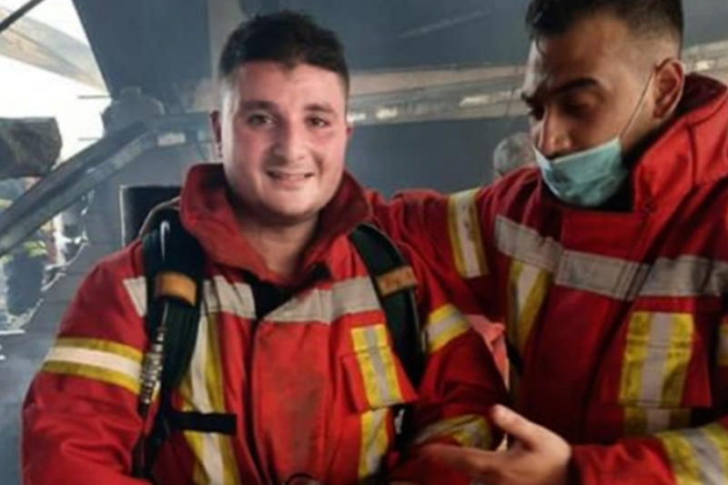 سجن إطفائي بسبب طلب المساعدة في شراء دواء
