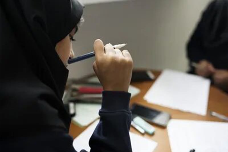 جامعة تعتذر من طالبتين بسبب نزع الحجاب