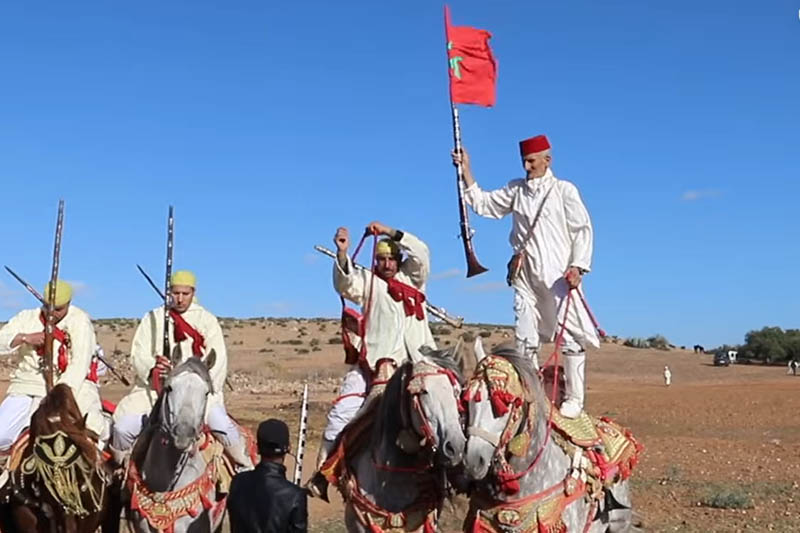 ثمانيني يعشق الخيل والتبوريدة