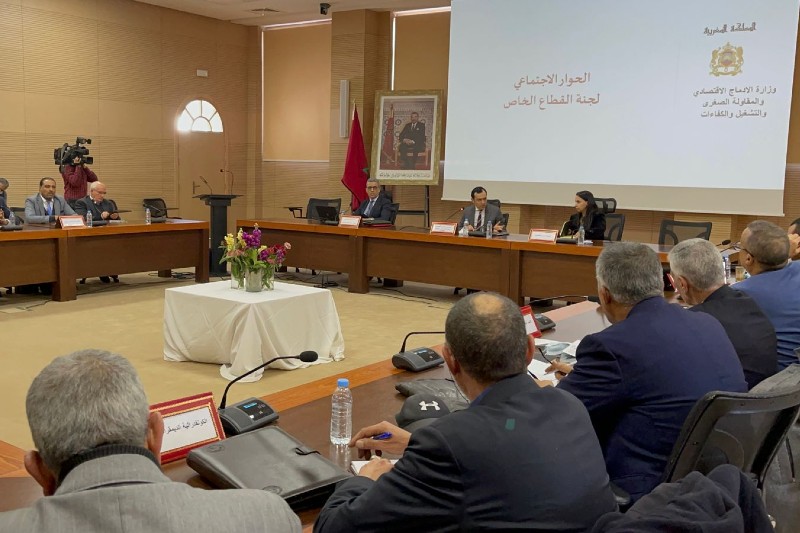 الحكومة تسعى إلى اتفاق مع النقابات "والباطرونا" في غضون 20 أبريل