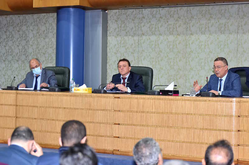 الحكومة تحدد "مهلة أسبوعين" لطرح ميزانية وطريقة دعم مهنيي النقل