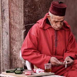 ‪مقترح قانون ينص على معاقبة المدخن في "الأماكن العمومية" بـ5 آلاف درهم‬