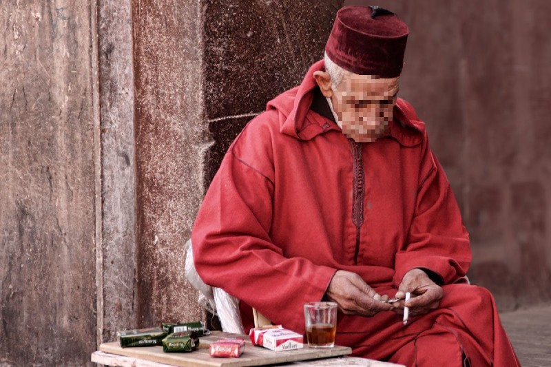 ‪مقترح قانون ينص على معاقبة المدخن في "الأماكن العمومية" بـ5 آلاف درهم‬