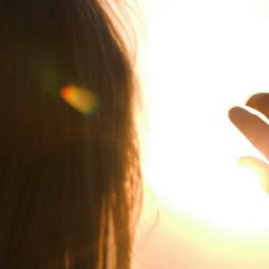 ما هي الأسباب وراء بروز "رهاب الضوء"؟