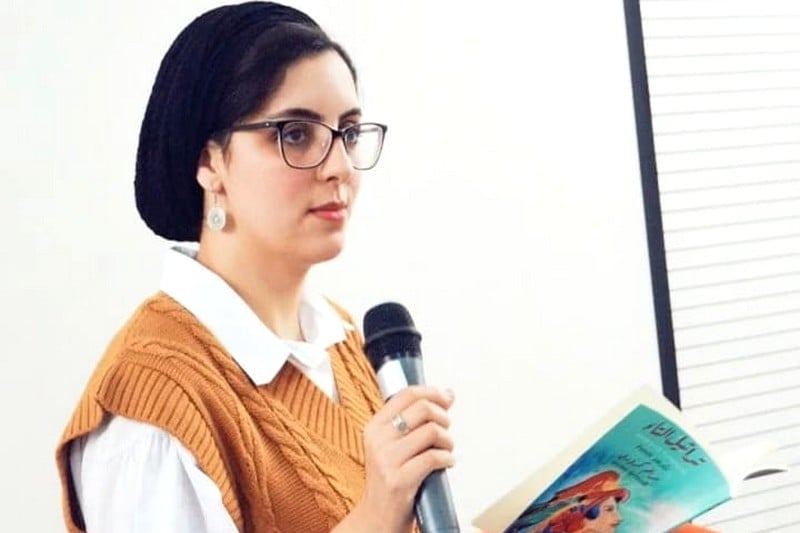 مريم كرودي .. شابة تقارع "ربطات العنق" في الإبداعات الشعرية