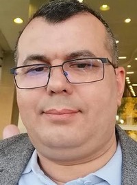 هجاء صهيل الحرب