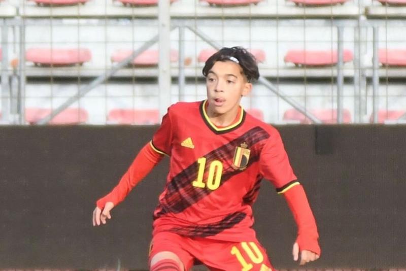 أجاكس يجلب الموهبة المغربية "بونيدا"