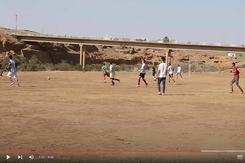 في انتظار ملاعب القرب
