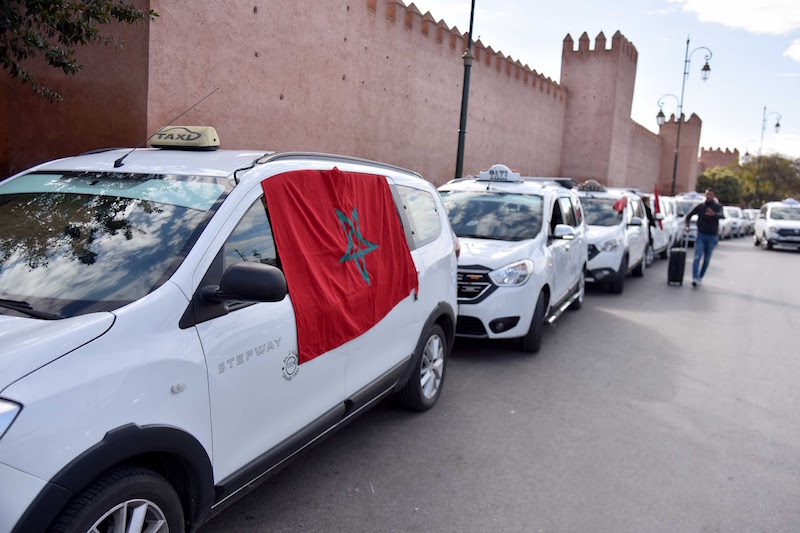 الحكومة تعتمد تعديلات لتمكين السائقين المهنيين من نيل "دعم المحروقات"