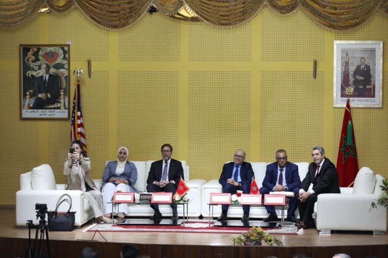 مغاربة وأجانب يضعون العدالة الانتقالية والسياسات العمومية تحت المجهر