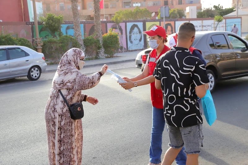 "اللجنة العلمية" تحذر من الموجة الوبائية الرابعة وتوصي بـ"جرعات معززة"