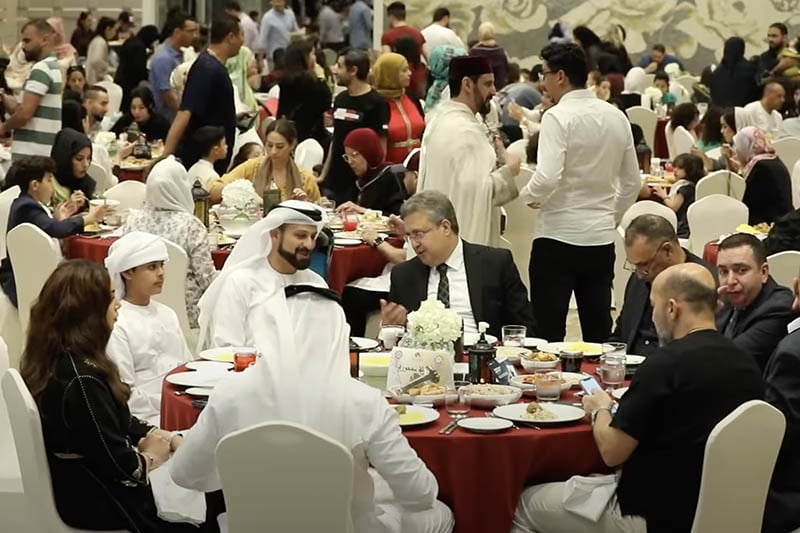 إفطار مغاربة في الإمارات