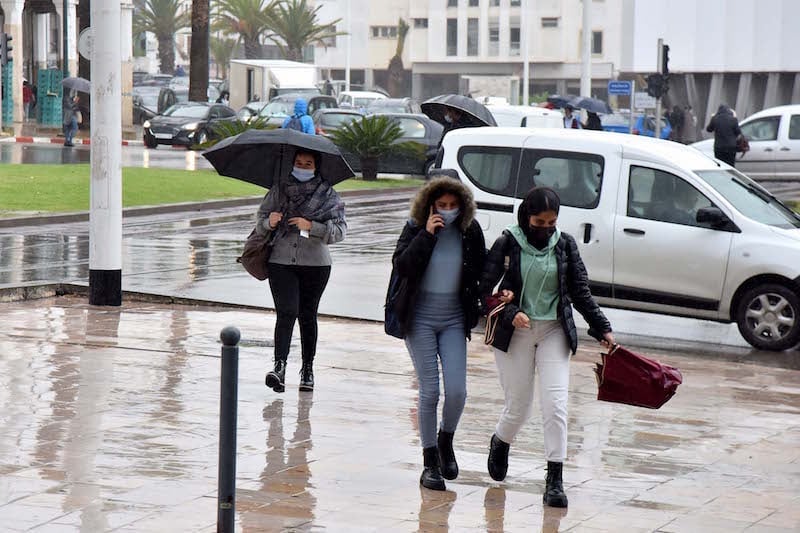 دراسة مغربية تكشف وجود ارتباط بين تقلبات الطقس وانتشار "كوفيد"