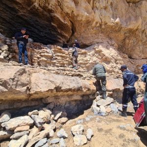 إنقاذ "مختل عقليا" عالق في مغارة