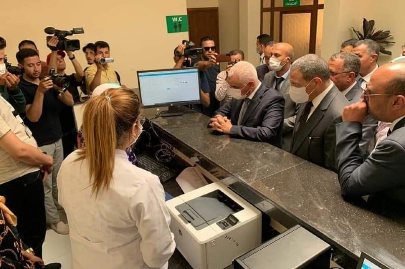 وزير الصحة يتفقد مشاريع في العيون
