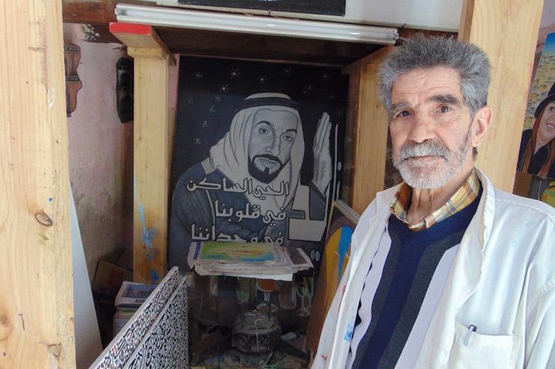 الفنان إدريس يساري .. ستيني يحترف الرسم منذ نصف قرن بمدينة فاس