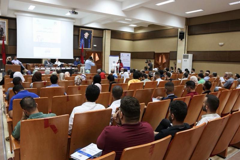 نقاش يكافح التحرش في الفضاء الجامعي