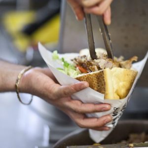 إغلاق محل وجبات غير مرخص بورزازات