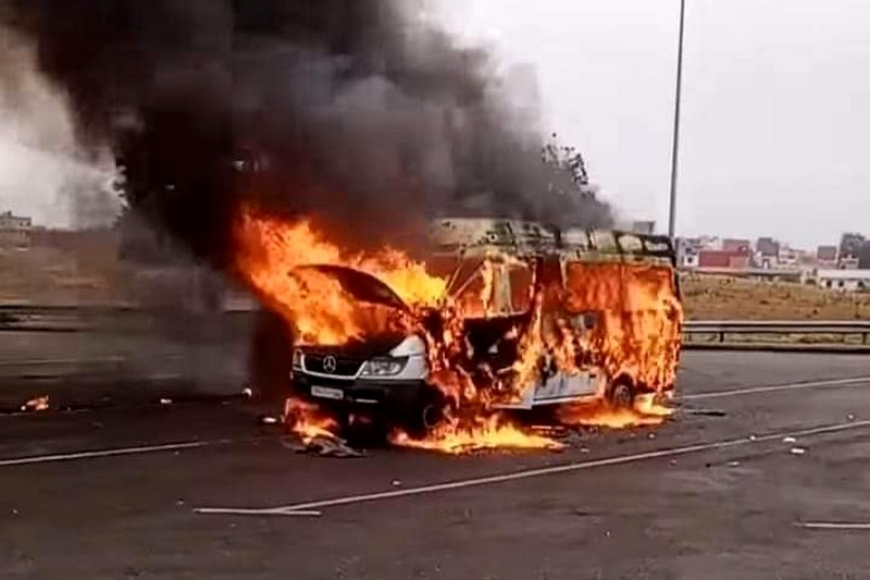 النار تلتهم حافلة لمناصري "التطواني‎‎"